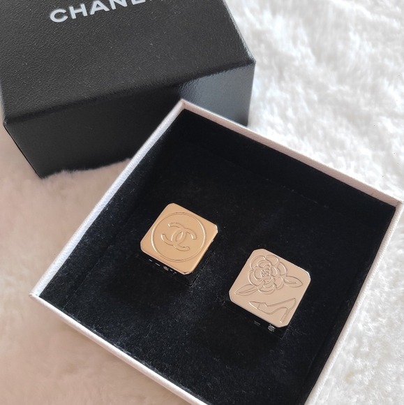 CHANEL Silver and Gold Cube Accessories - Picture 8 of 8